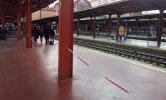 Example from a station in Madrid, Spain(Symbolic mid-platform fencing (plastic chain)