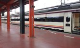 Example from a station in Madrid, Spain(Symbolic mid-platform fencing (plastic chain)