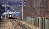 Example form a station in New Jersey (USA)(Intermediate fencing between tracks (view from the platform end)